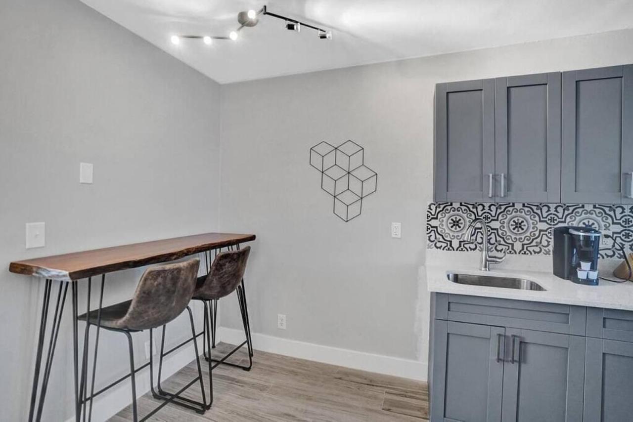 Rustic Retreats Beachy 1br For 4 Guests In The Heart Of Lauderdale Apartment *