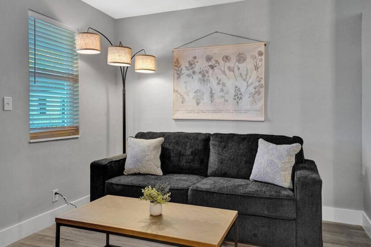 Rustic Retreats Beachy 1br For 4 Guests In The Heart Of Lauderdale Apartment Fort Lauderdale